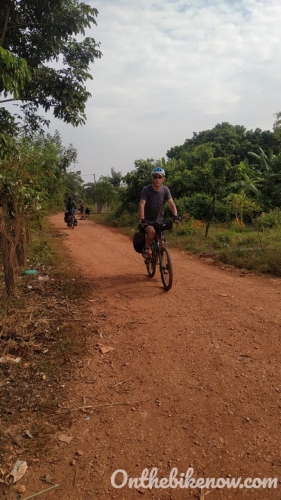 Sur la route entre Phonkho et Vientiane