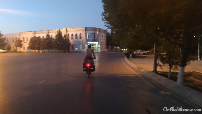 De Turkmenabat à la frontière à 5h du mat !