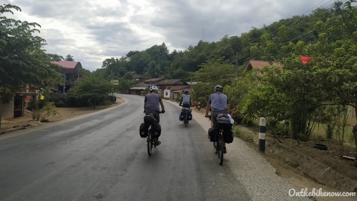 Sur la route de Na Mueang